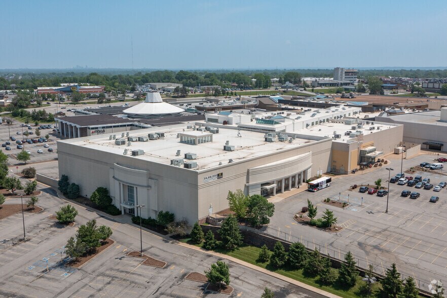 More Photos Of 250 S County Center Way, Saint Louis Department Store For Lease