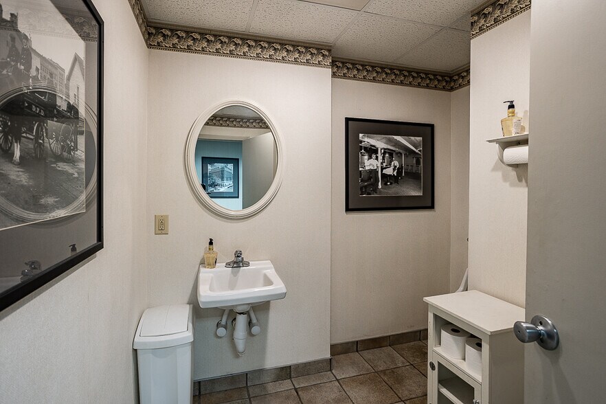 More Photos Of 100 W Washington Ave, Jackson Medical For Sale