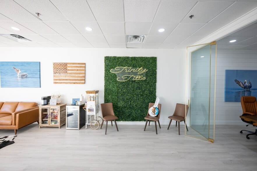 More Photos Of 4507 furling Ln, Destin Loft Creative Space For Lease