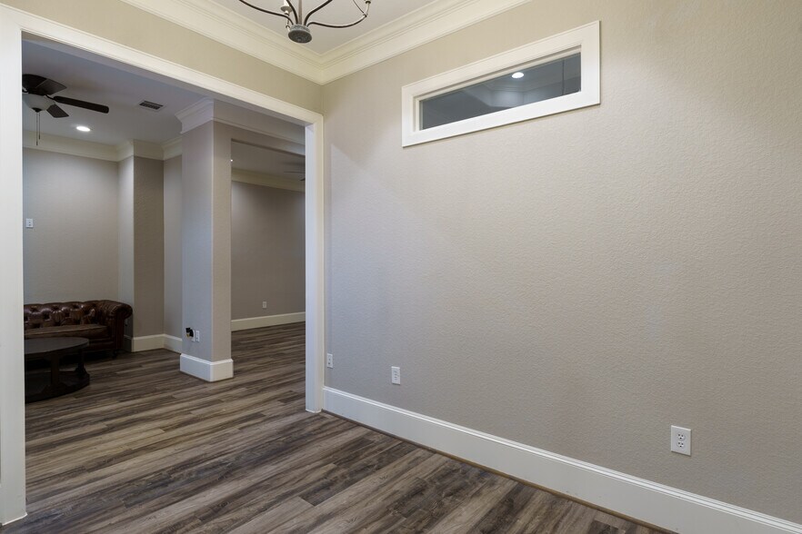 More Photos Of 12243 Queenston Blvd, Houston Medical For Sale