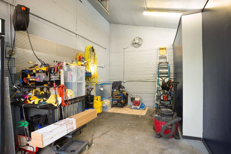 More Photos Of 722 Ketcham St, Indianapolis Warehouse For Sale