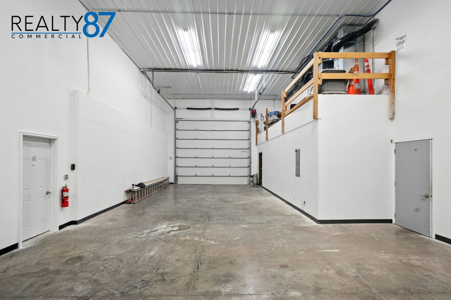 More Photos Of 2700 Stonegate Ct, Hiawatha Showroom For Sale