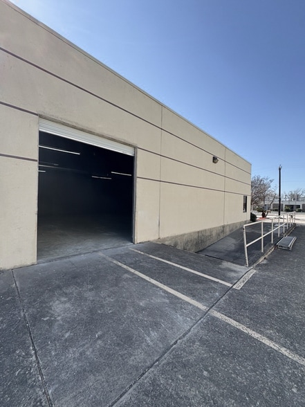 More Photos Of 5810 Rittiman Plz, San Antonio Warehouse For Lease