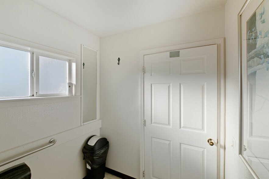 More Photos Of 1185 NE Mill St, Waldport Flex For Sale