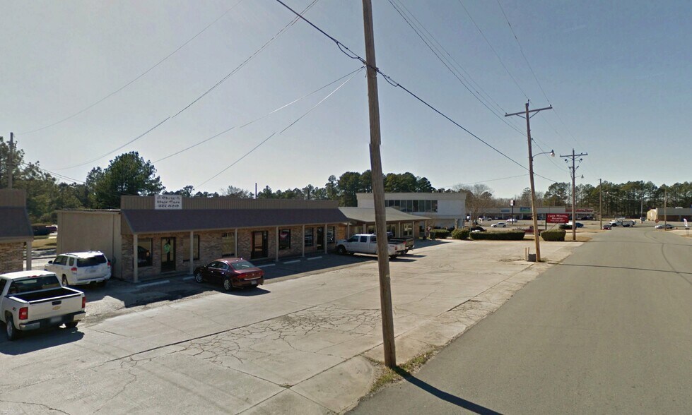 More Photos Of 617 W Bolling St, Monticello General Retail For Lease