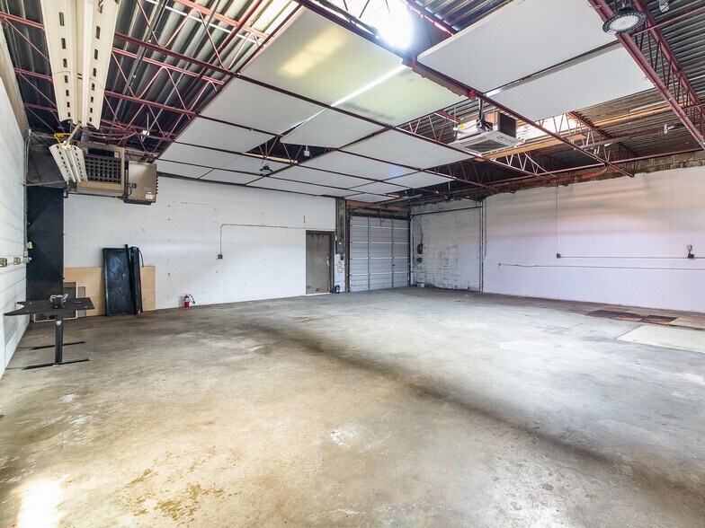 More Photos Of 414 N Chestnut Ave, Green Bay Specialty For Sale