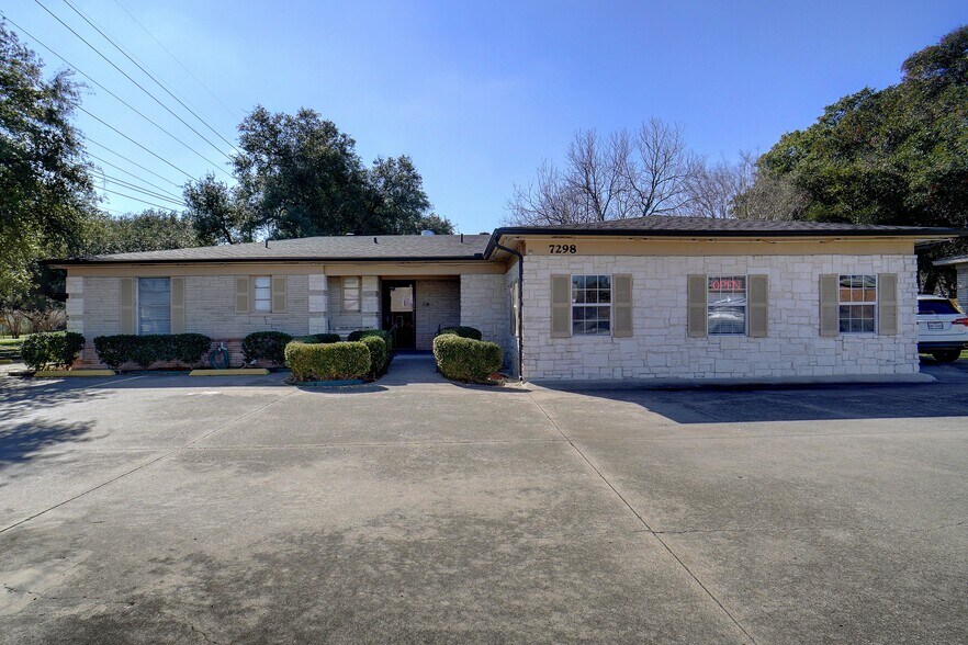 More Photos Of 7298 Glenview Dr, North Richland Hills Freestanding For Sale