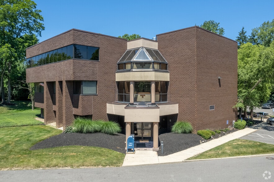 More Photos Of 2603 W Market St, Akron Medical For Lease