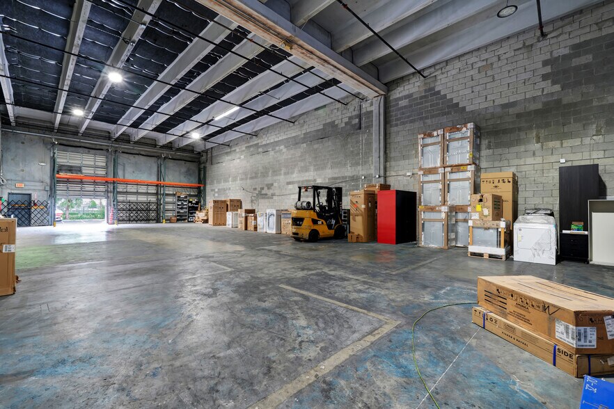 More Photos Of 7860 NW 46th St, Doral Distribution For Lease