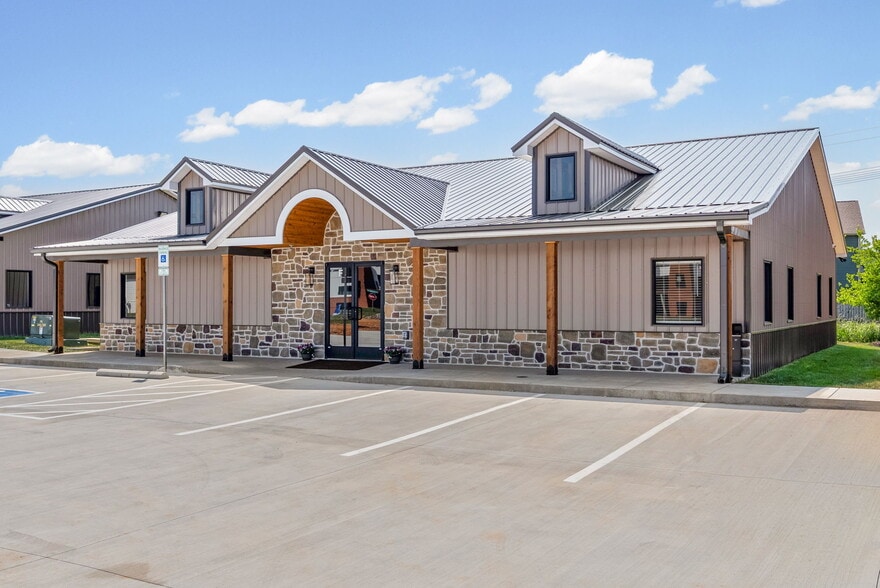 More Photos Of 2510 Pea Ridge Rd, Clarksville Office For Lease