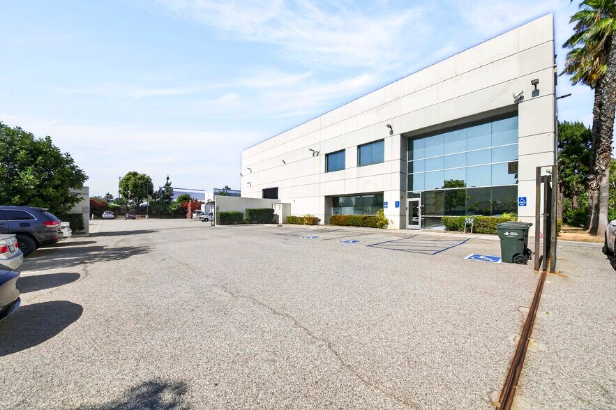 More Photos Of 13875 Live Oak Ave, Irwindale Warehouse For Sale