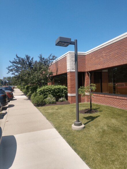 More Photos Of 26800 Meadowbrook Rd, Novi Research And Development For Lease