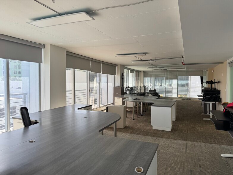 More Photos Of 1720 Harrison St, Hollywood Office Residential For Sale