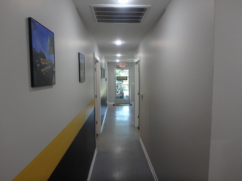 More Photos Of 7471-7473 Hagers Hollow Dr, Denver Warehouse For Lease