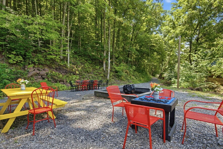 More Photos Of 4407 Calderwood Hwy, Maryville Hotel For Sale