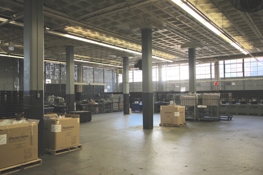 More Photos Of 15 Wells St, Southbridge Industrial For Lease