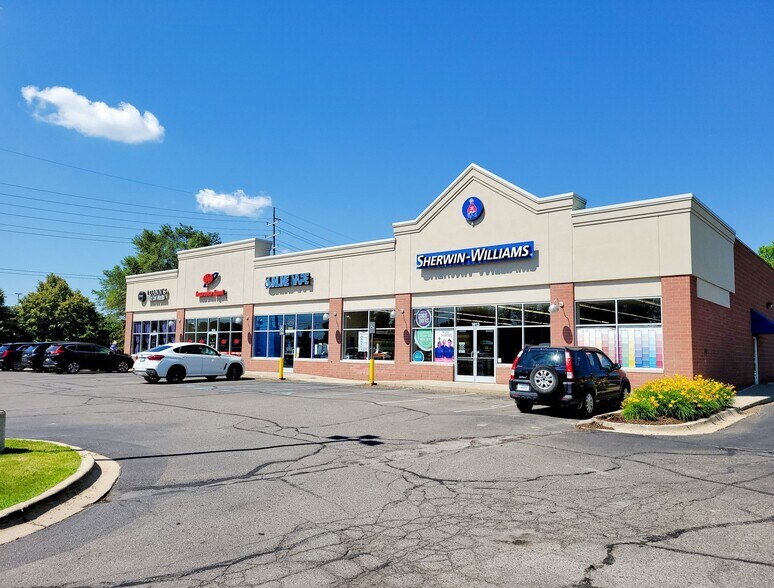 More Photos Of 1801-1813 Haggerty Rd, Commerce Township Storefront For Lease