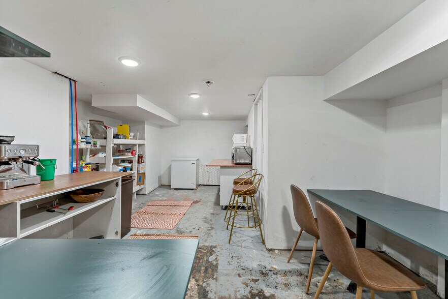 More Photos Of 848 Duss Ave, Ambridge Storefront Retail Residential For Sale