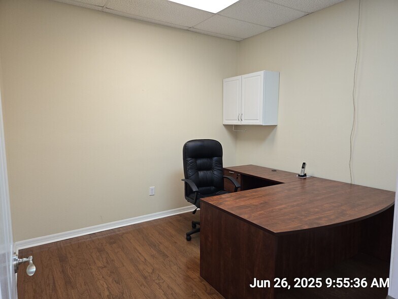 More Photos Of 2314-2326 S Parsons Ave, Seffner Office For Lease
