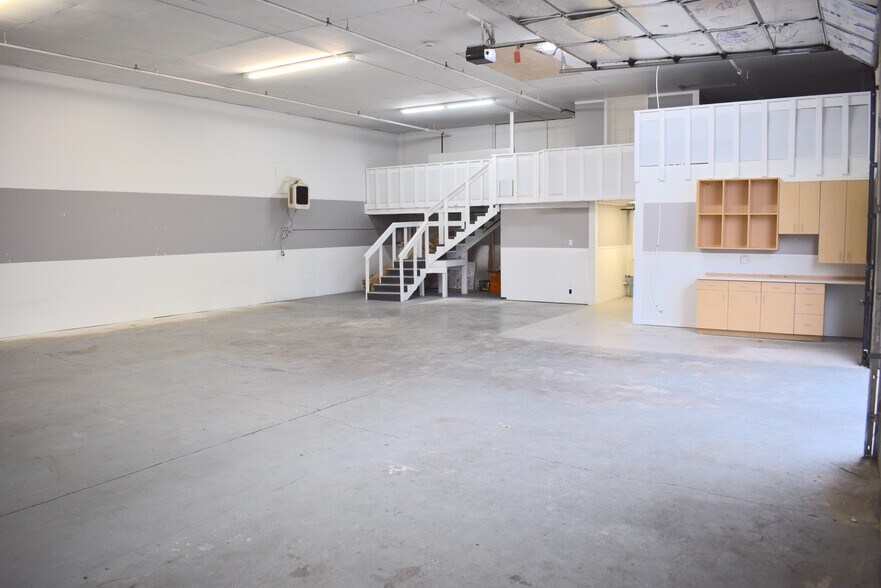 More Photos Of 4216 W 7th Ave, Eugene Warehouse For Lease