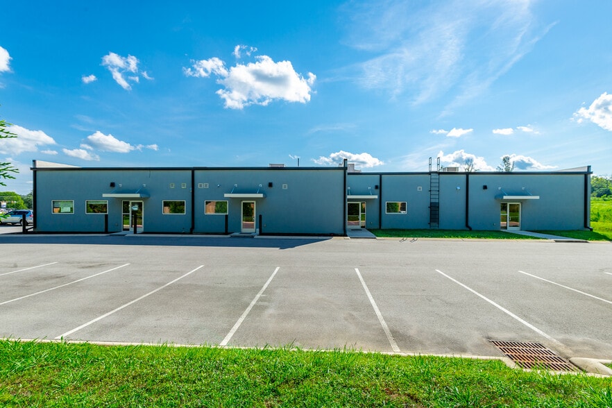 More Photos Of 862 Callen Ln NW, Cleveland Medical For Lease