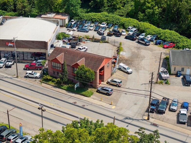 More Photos Of 1641 Saw Mill Run Blvd, Pittsburgh Flex For Sale