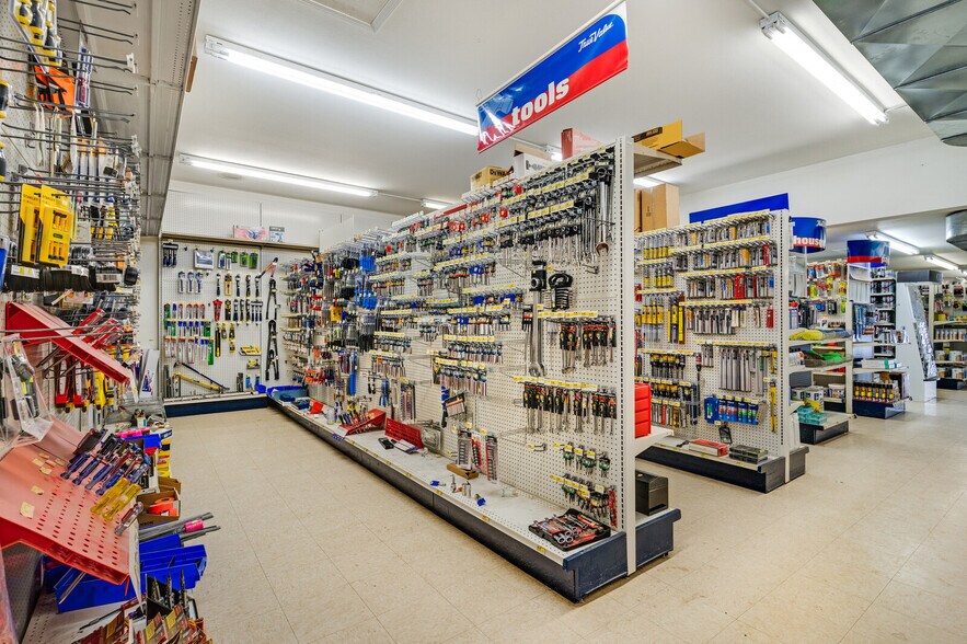 More Photos Of 101 Tanner St, Melrose Freestanding For Sale