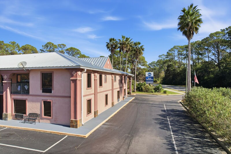 More Photos Of 249 US Highway 98, Apalachicola Hotel For Sale