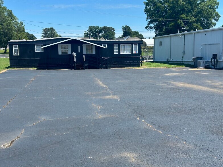 More Photos Of 5939 US-72 Hwy, Killen Freestanding For Sale