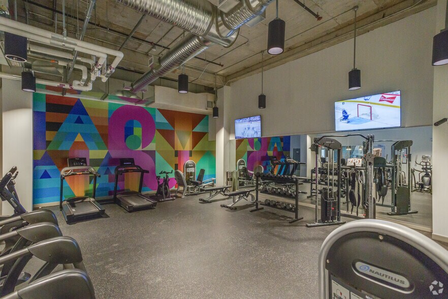 More Photos Of 233 Kennedy St, Winnipeg Apartments For Lease