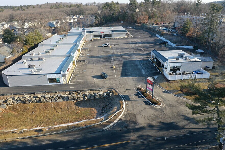 More Photos Of 416 Boston Post Rd E, Marlborough Storefront For Lease