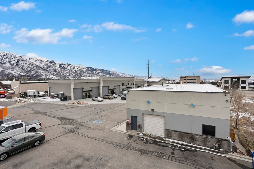 More Photos Of 1090 Cambridge Cir, Layton Flex For Sale