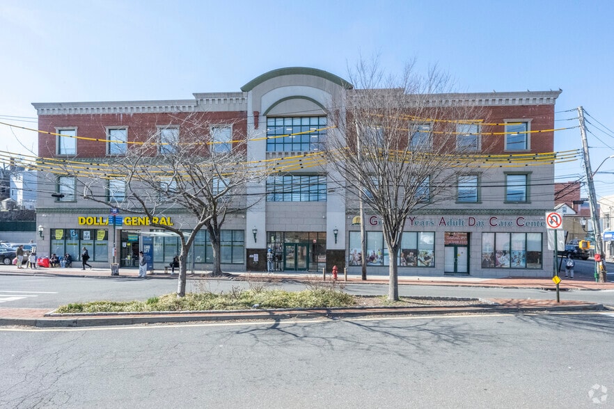 More Photos Of 135-139 Canal St, Staten Island Office For Sale