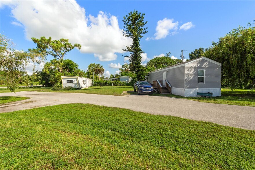 More Photos Of 7760 Bogart Dr, Fort Myers Trailer Camper Park For Sale