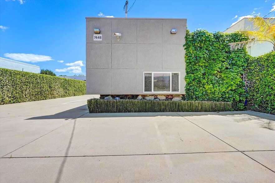 More Photos Of 7448 Deering Ave, Canoga Park Industrial For Sale