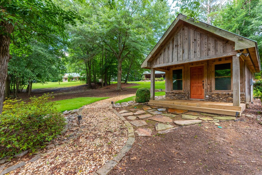 More Photos Of 565 Owens Gin Rd NE, Calhoun Lodge Meeting Hall For Sale