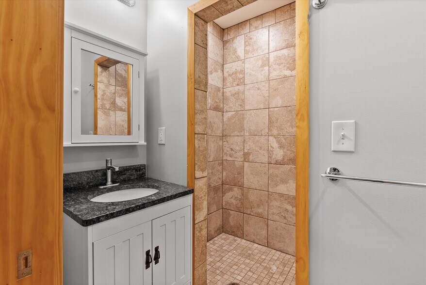 More Photos Of 2600-2604 N Booth St, Milwaukee Storefront Retail Residential For Sale