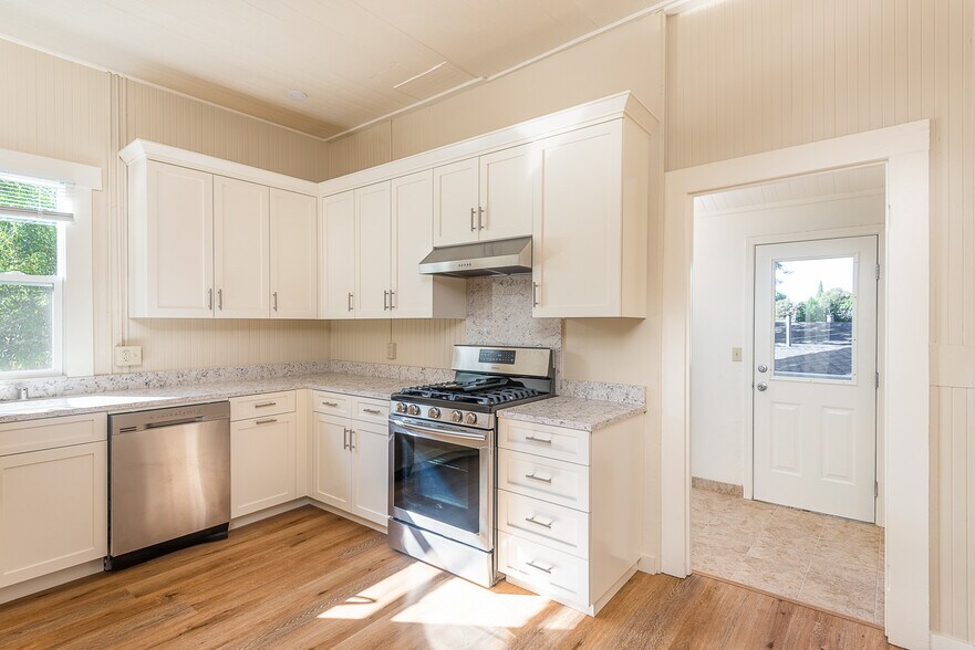 More Photos Of 811 Davis St, Santa Rosa Apartments For Sale