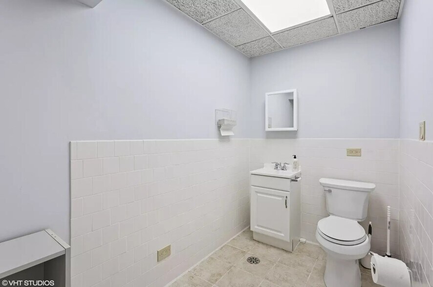 More Photos Of 1335 Dodge Ave, Evanston Loft Creative Space For Sale