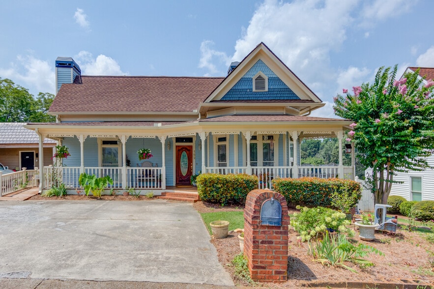 Primary Photo Of 152 E Shadburn Ave, Buford Office For Sale