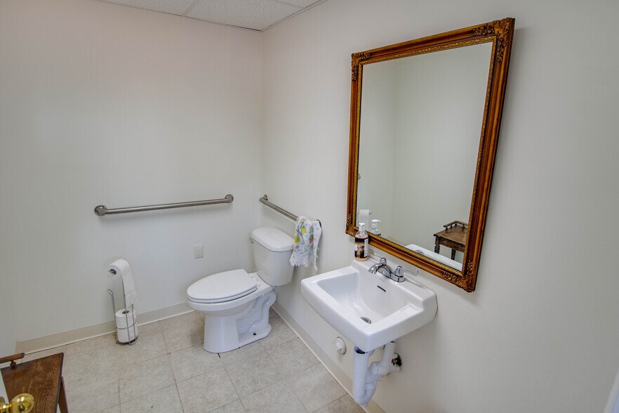 More Photos Of 1007 W Delmar Ave, Godfrey General Retail For Sale