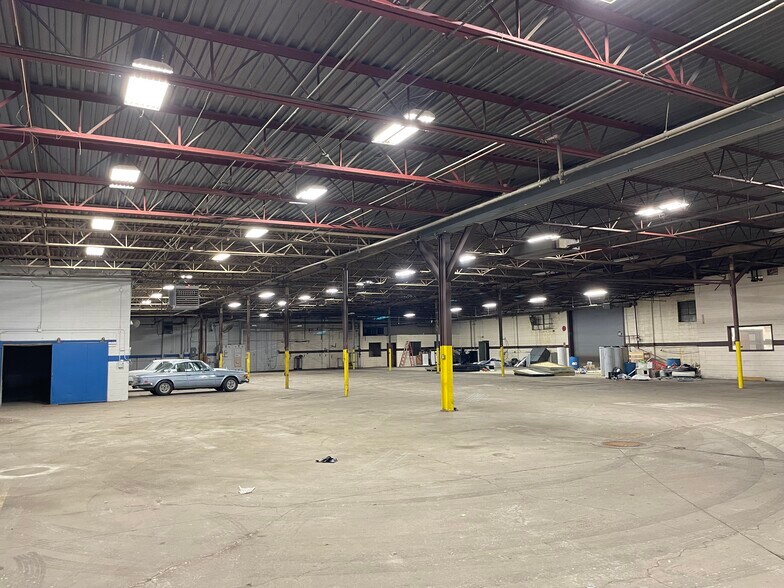 More Photos Of 28530 Reynolds St, Inkster Manufacturing For Lease
