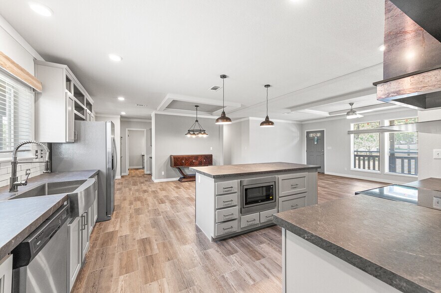 More Photos Of 9130 Rebecca Creek Rd, Spring Branch Specialty For Sale