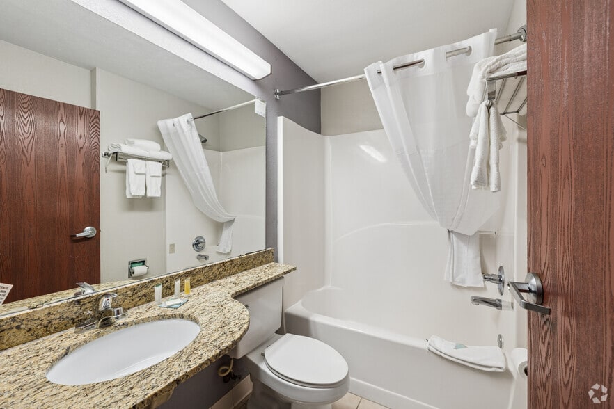 More Photos Of 674 Casino Trl, Cherokee Hotel For Sale