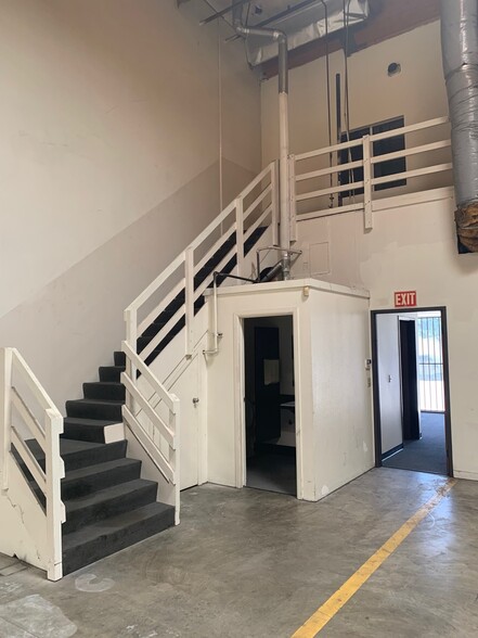 More Photos Of 100 S Reservoir St, Pomona Warehouse For Lease