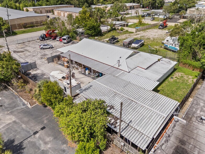 More Photos Of 4349 Louis Ave, Holiday Warehouse For Sale