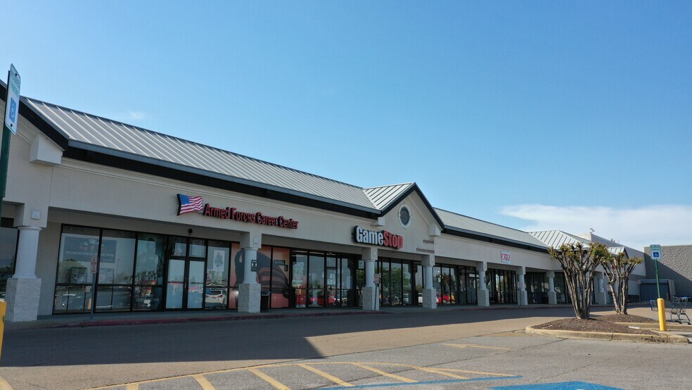 More Photos Of 3849-3905 N Gloster St, Tupelo Storefront For Lease