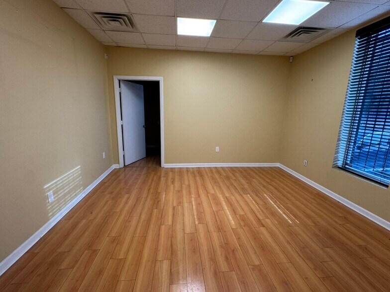 More Photos Of 134 Myer St, Hackensack Warehouse For Lease