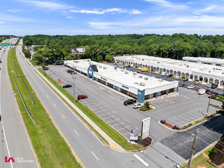 More Photos Of 6889 Peachtree Industrial Blvd, Peachtree Corners Showroom For Lease