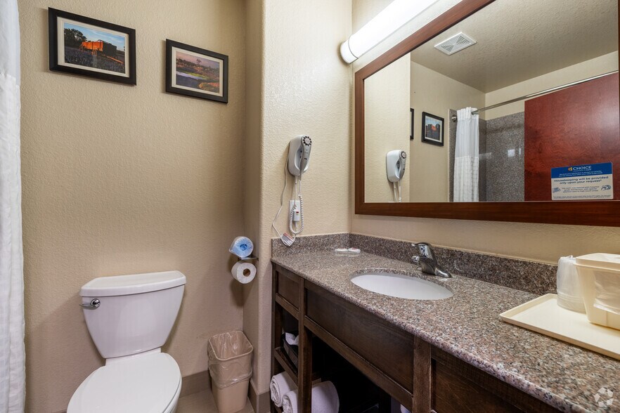 More Photos Of 9345 Highway 6, Navasota Hotel For Sale